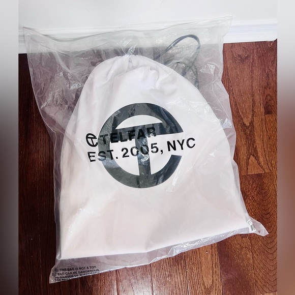 Brand new, not taken out of original package. TELFAR Yellow medium tote bag - Picture 2 of 9